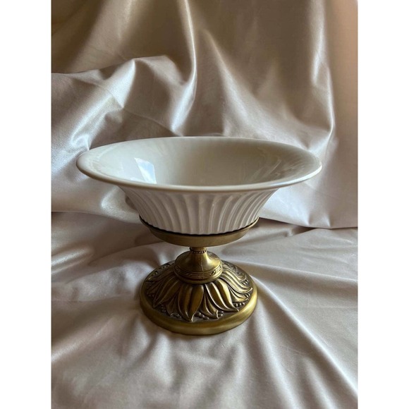 Hyalyn white ceramic compote and stand - Picture 2 of 8